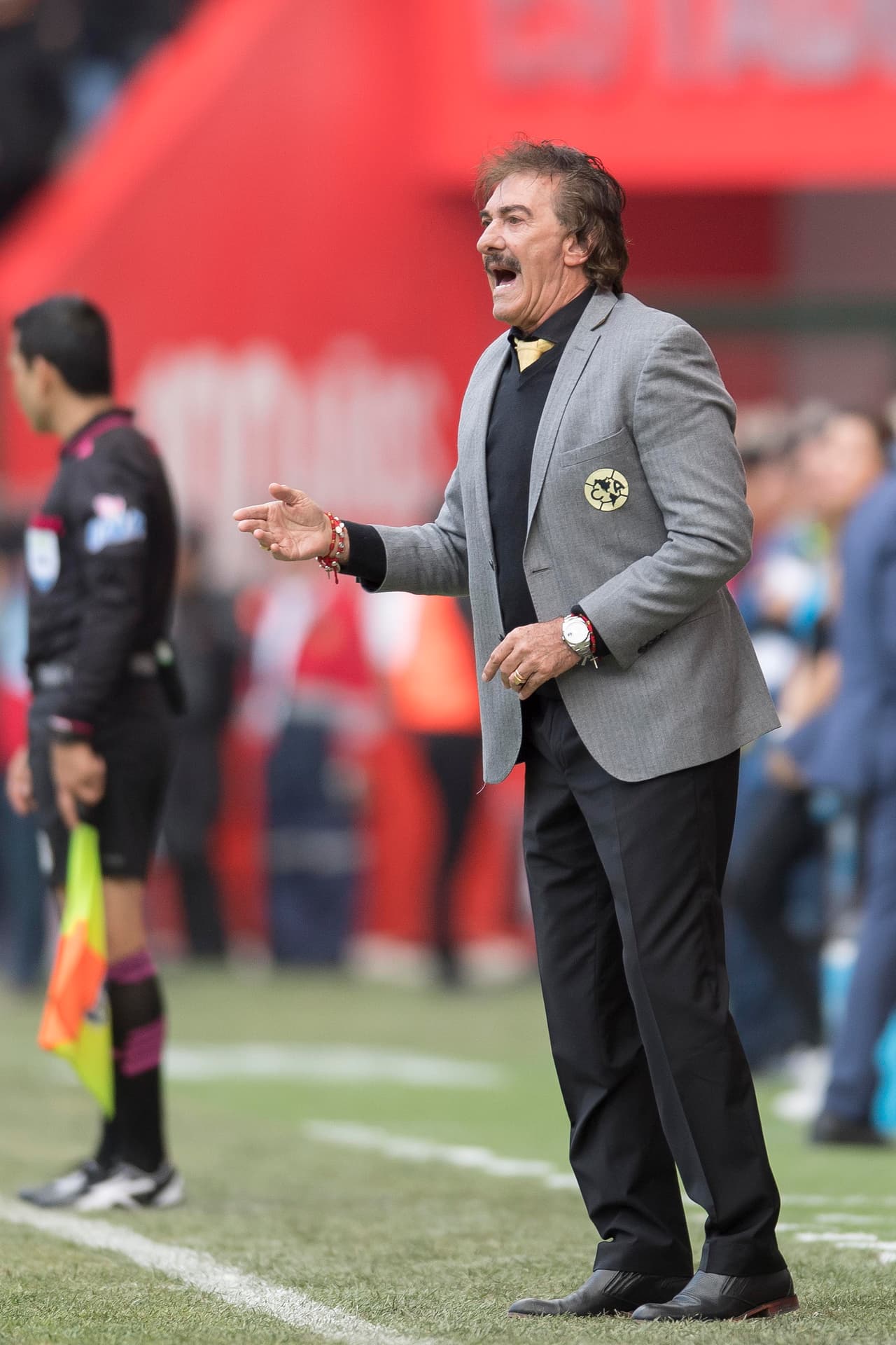América cayó en su debut ante Toluca por 2-1, lo que significó que Ricardo La Volpe perdió el invicto con las Águilas en la Liga MX para acumular quedarse con una racha de 13 juegos sin conocer la derrota.