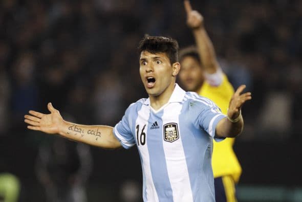 Y en su brazo izquierdo tiene el nombre de su hijo Benjamín.