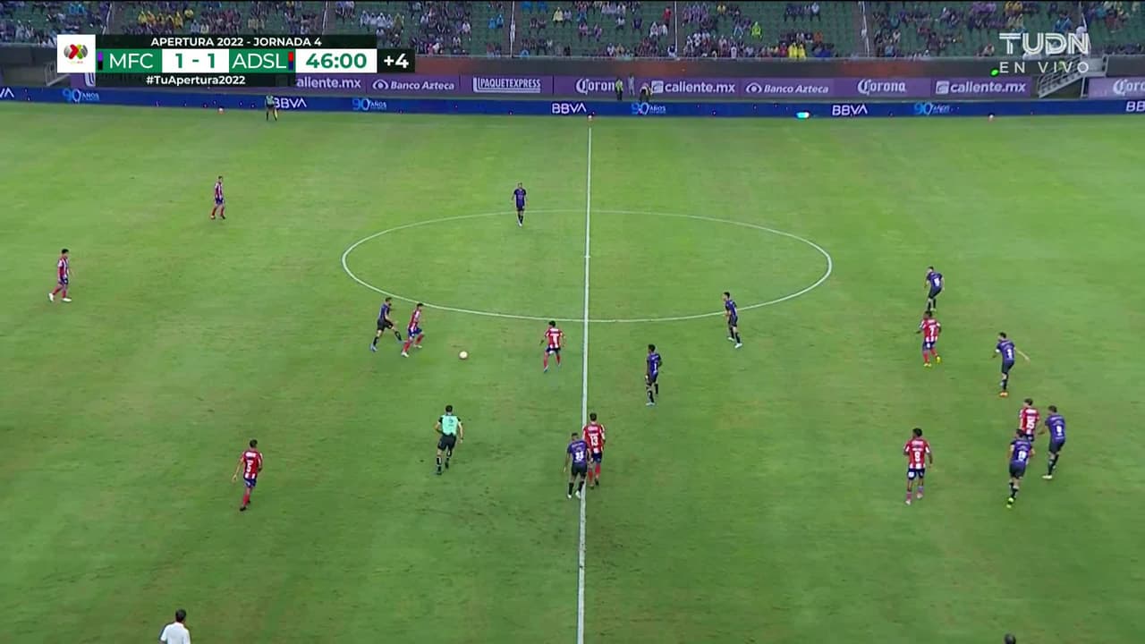 ¡TIRO ATAJADO! disparo por Facundo Waller.