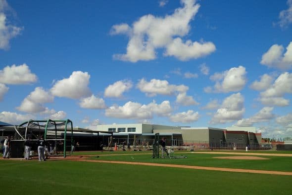 "Detrás" de los entrenamientos de primavera de la MLB, los atléticos jugadores de las grandes ligas muestran todo su talento... y mucho más que eso. Aparte de ejercitarse y compartir con sus seguidores, los beisbolistas lucieron sus atributos de espalda especialmente para las fans.