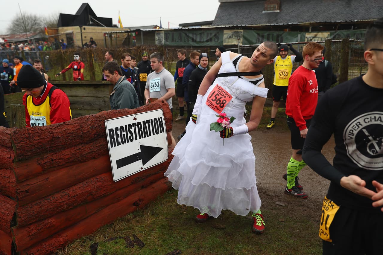 Muchas personas aprovechan el certamen como un encuentro de diversión, al que incluso llegan con curiosos disfraces.