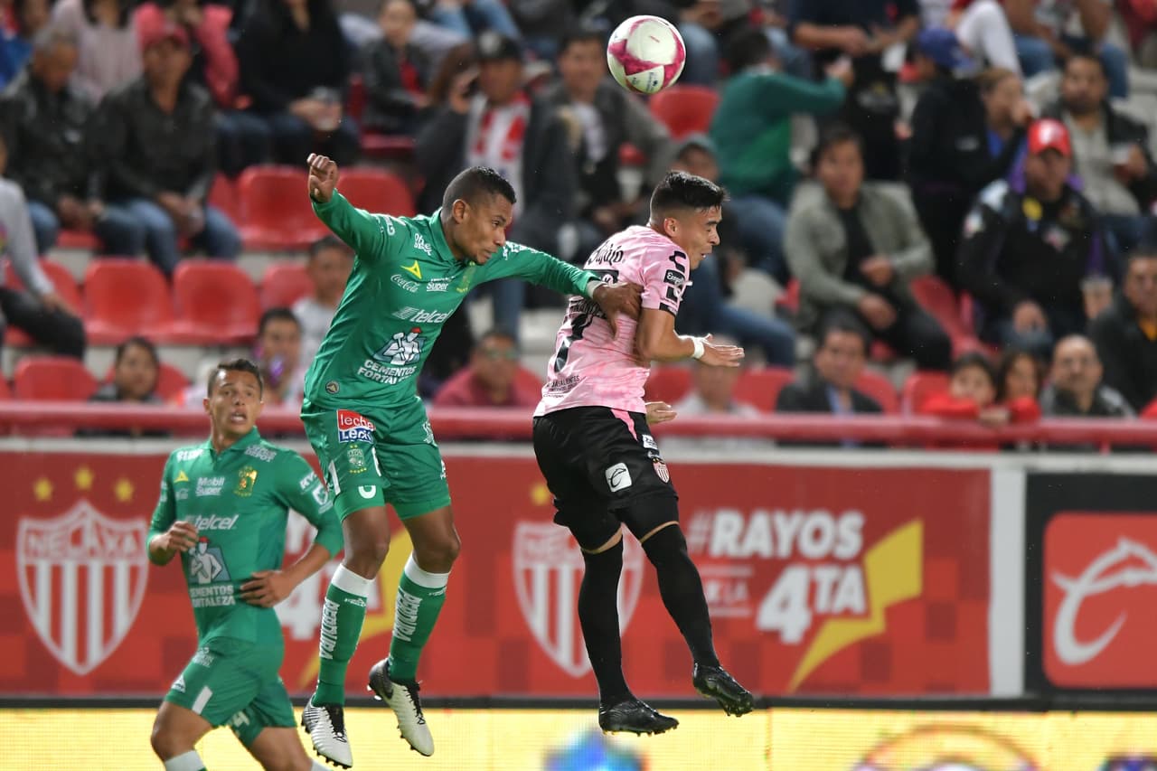 Con la ventaja parcial muy temprano en el encuentro, el equipo local se mostró tenso y desesperado por empatar pronto.