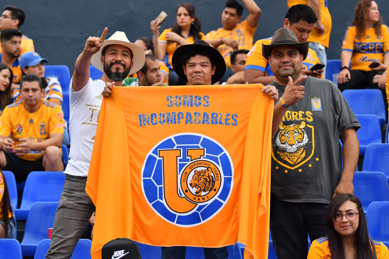 Aficionados de Tigres, mayoritariamente, y del León, tomaron por 'asalto' las inmediaciones del Estadio Universitario para atestiguar el juego de Ida de la Final del Clausura 2019 de la Liga MX en Monterrey. Se esmeraron y le pusieron un fantástico ambiente.