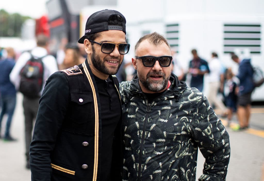 El otro futbolista que estuvo en Monza fue el brasileño Dani Alves, que compartió comom toda una celebridad.