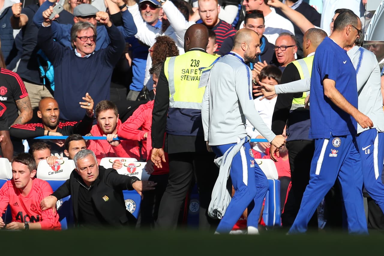 Claramente, el portugués no se iba a quedar quieto ante semejante provocación, por lo que como un resorte saltó el banquillo para ir a reclamarle.