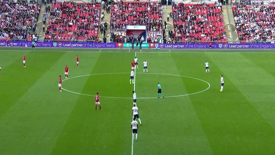 Arranca el partido y la pelota está en juego.