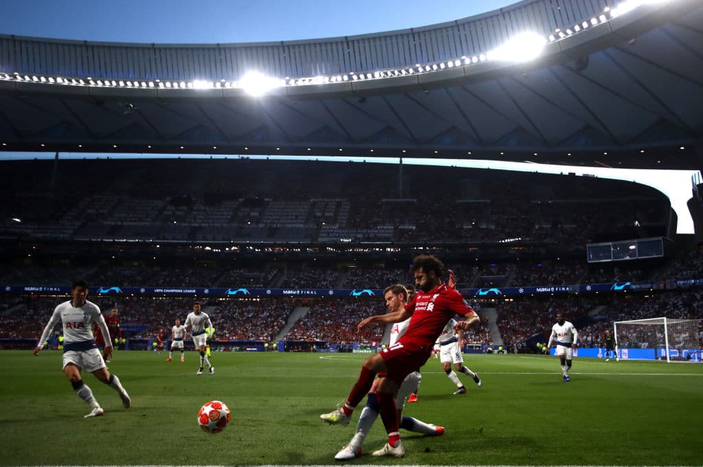 El defensa belga Jan Vertonghen fue quien se encargó de marcar celosamente a Mohamed Salah durante el partido.