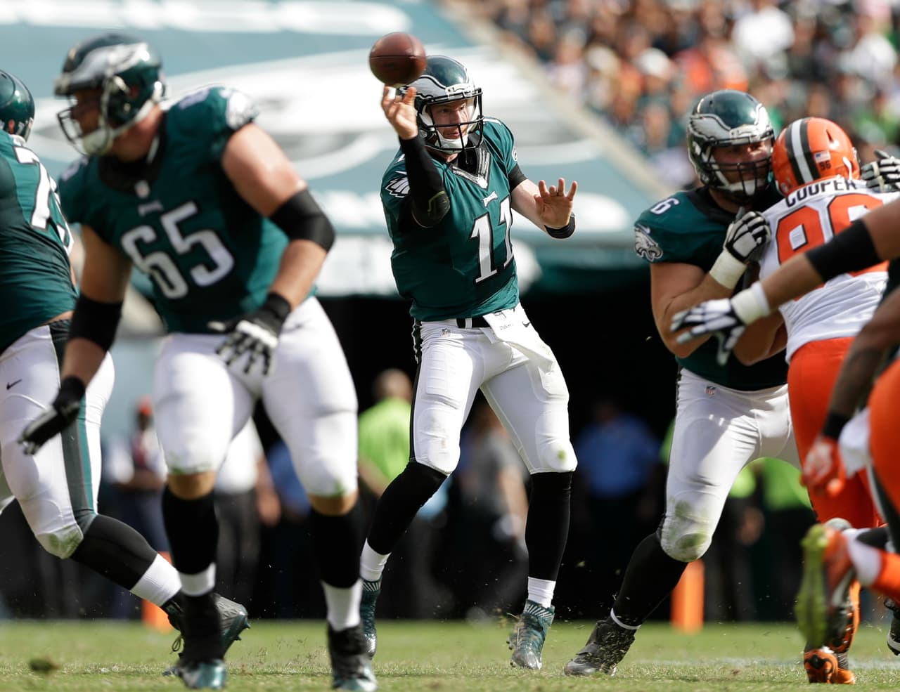 Exitoso debut de Carson Wentz en el triunfo 29 - 10 de Eagles sobre Browns