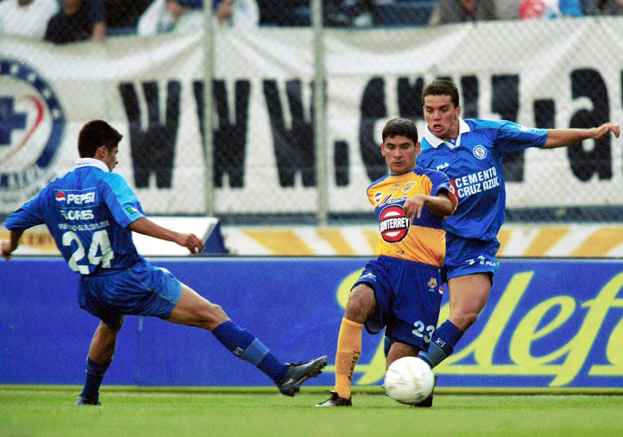 Tuvieron que pasar 20 años para que nuevamente Cruz Azul y Tigres se vieran las caras en una ronda final a enfrentarse en las semifinales del Invierno 2001.
<br>