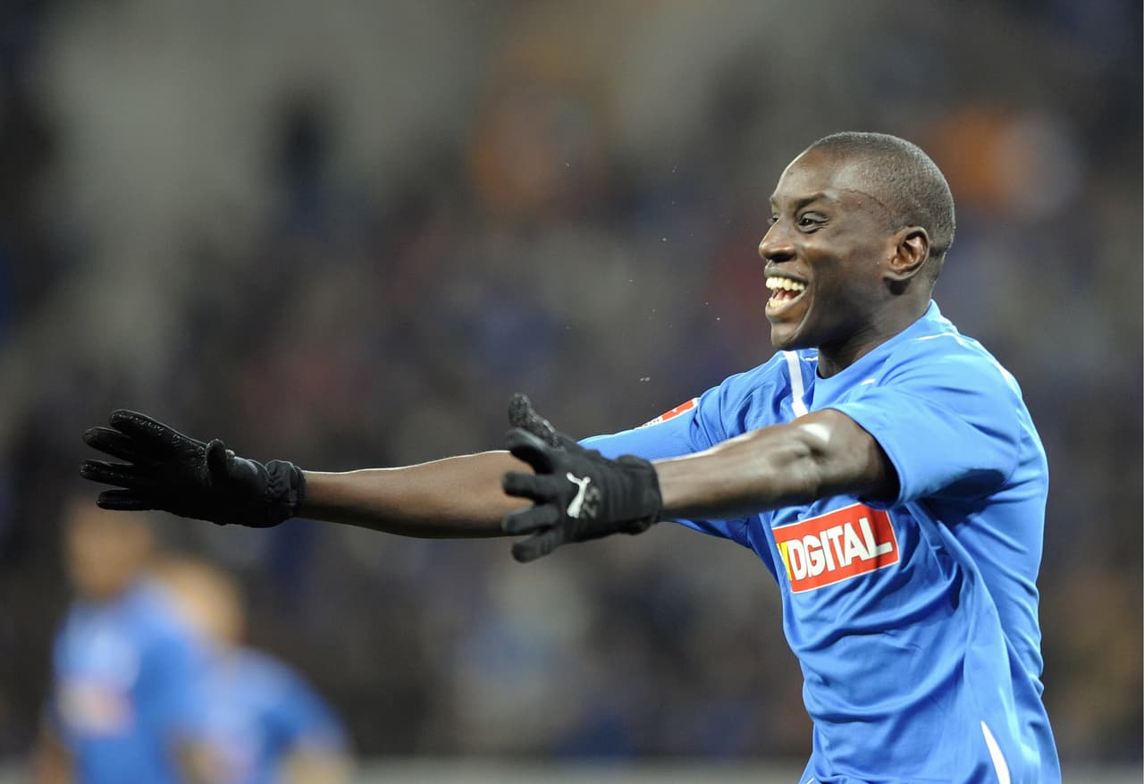 Demba Ba sí que sabe lo que es fallar en las pruebas médicas, pues lo vivió en dos ocasiones en su intención de salir del Hoffenheim: la primera en Stuttgart en 2009 y la segunda al Stoke City en 2011.