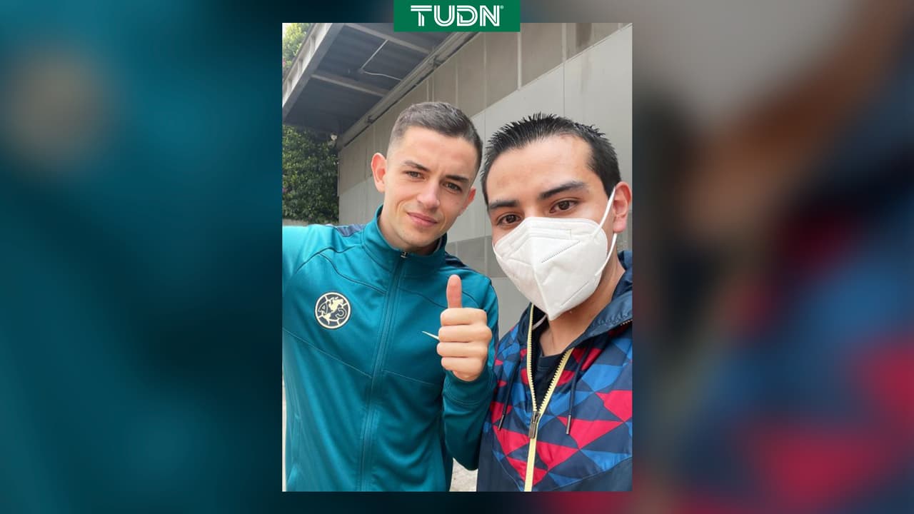 ¡Fidalguismo! Se luce como crack y regala playera a fan que perdió la suya