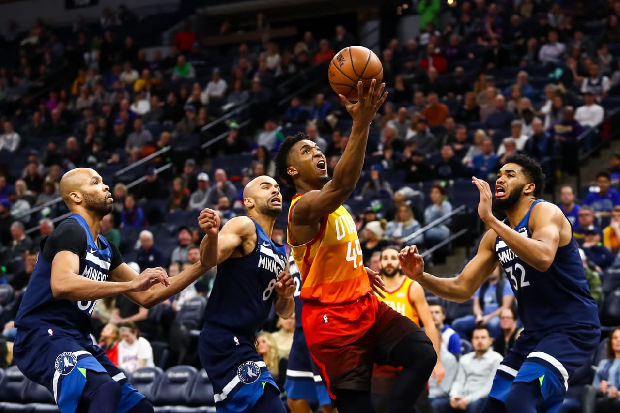Jazz 125-111 Timberwolves: en el Target Center de Minneapolis el equipo de Utah sacó un triunfo importante para seguir en su lucha por los playoffs. Los 29 puntos de Donovan Mitchell formaron la marca más alta de la noche para los Jazz.