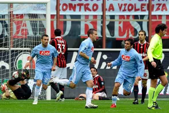Ya en las acciones del duelo, el equipo napolitano se puso en ventaja con un gol de Hugo Campagnaro.