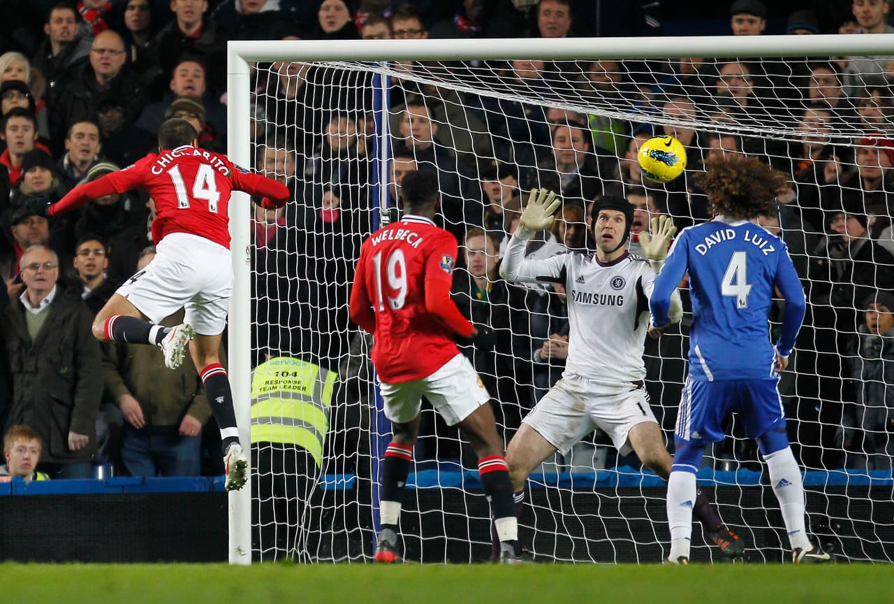 El 8 de mayo de 2011, Hernández anotó el gol más rápido de la temporada de la Premier League, a los 35 segundos de juego ante el Chelsea, juego que terminó 2-1 en favor del Manchester United.
<br>