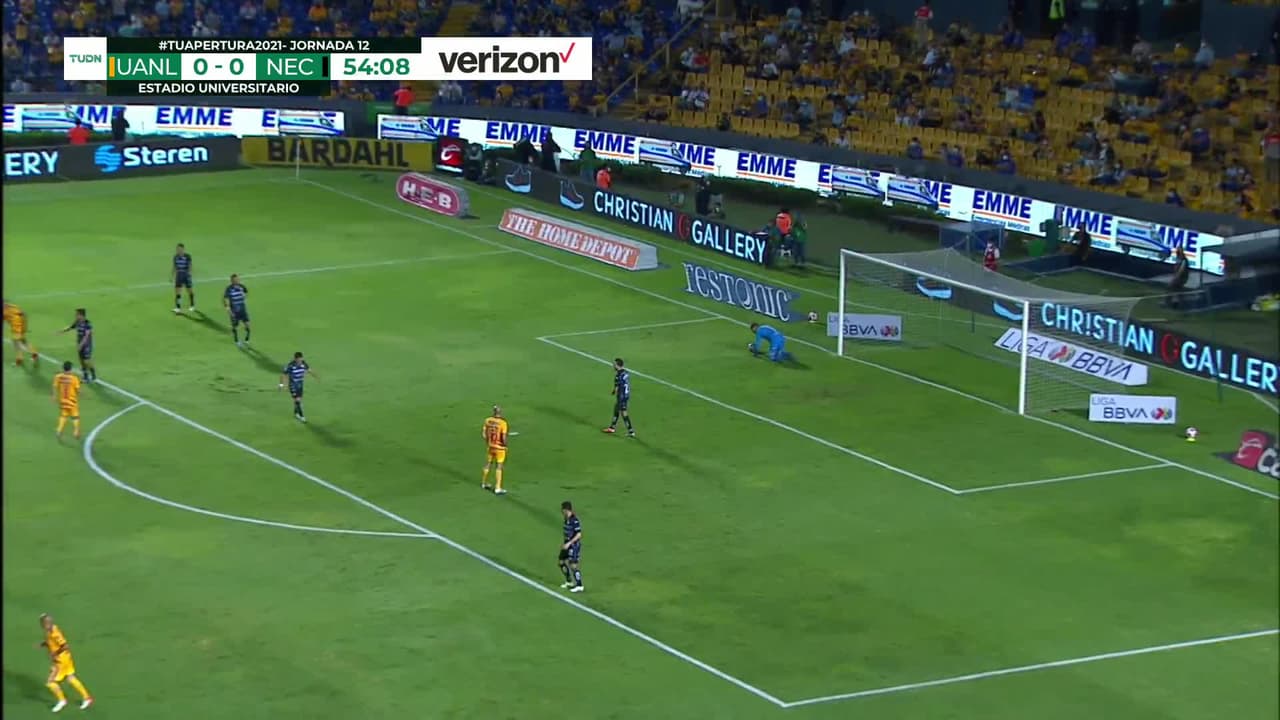 ¡TIRO ATAJADO! disparo por Guido Pizarro.