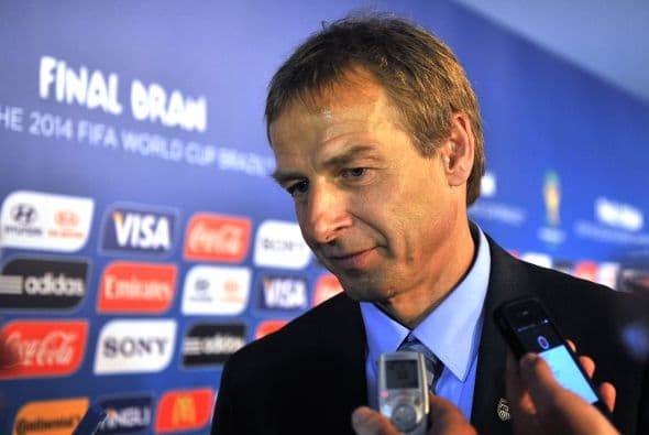 Jürgen Klinsmann es el DT de Estados Unidos, tiene 49 años (nació el 30 de julio de 1964). Como jugador fue campeón mundial con Alemania en 1990. Este es el segundo mundial en el que Klinsmann dirige a un seleccionado en Copa del Mundo tras haber dirigido a su país en Alemania 2006.