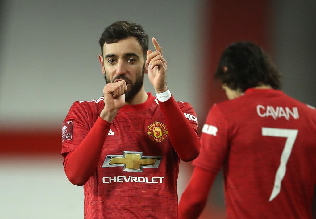 Manchester United derrota al Liverpool 3-2 y deja fuera a los 'Reds' de la FA Cup. Mohamed Salah fue el único autor de los dos goles para los locales, pero Greenwood, Rashford y Fernandes fueron la clave para la victoria.