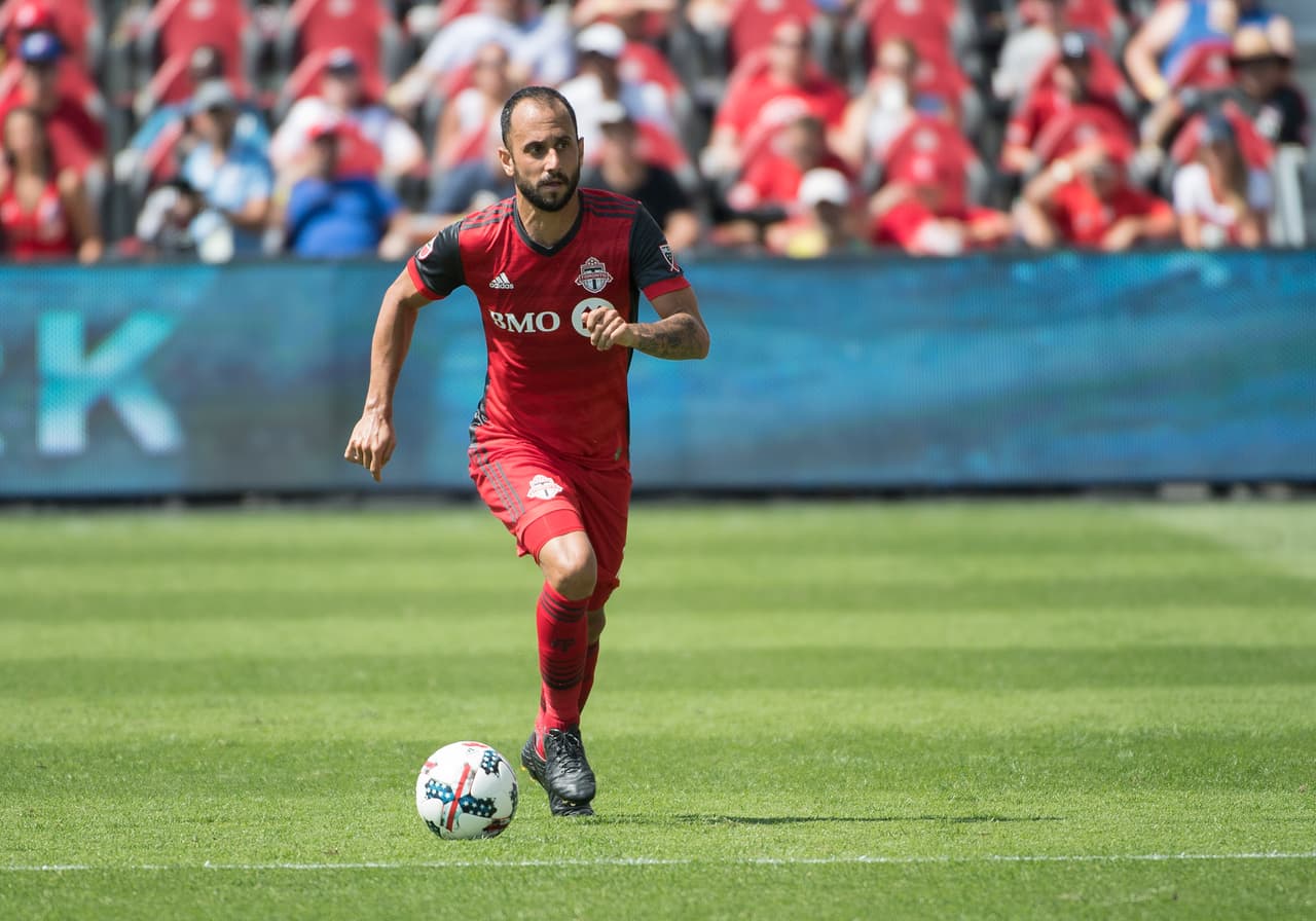 Pocos podrán olvidar el doblete de Sebastian Giovinco en el triunfo 1-3 de Toronto FC ante Montréal Impact. Pero el español Víctor Vázquez -una semana más- fue uno de los grandes arquitectos de esa victoria. (USA Today Images)