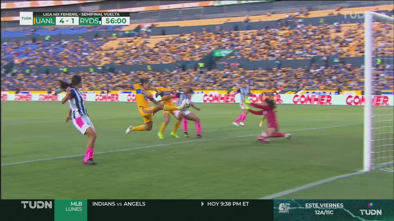 ¡Sellan el pase! Nadie corta el centro y Lizbeth Ovalle anota el 4-1