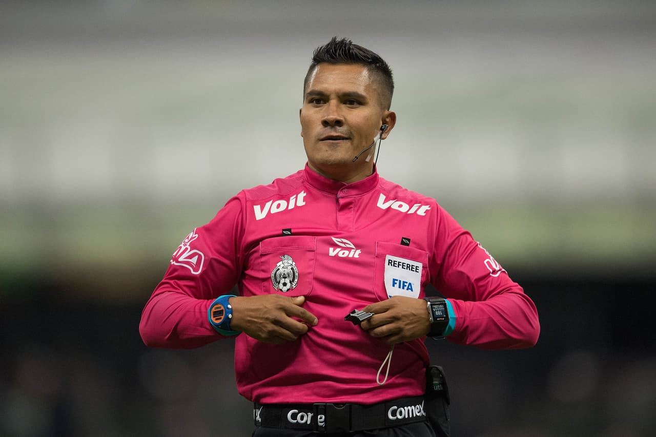 Fernando Guerrero lideró el equipo arbitral que en el juego de vuelta de cuartos de final entre América y Cruz Azul, no sancionó un penalti en contra de las Águilas.