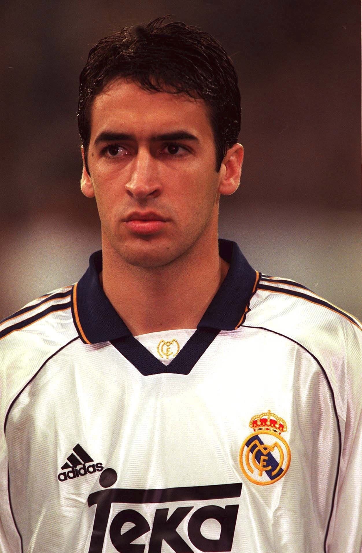 <b>Raúl González Blanco (1994/2010) - </b>Es quizás uno de los más grandes jugadores en la historia del Real Madrid con 323 goles y 115 asistencias en 741 partidos disputados.