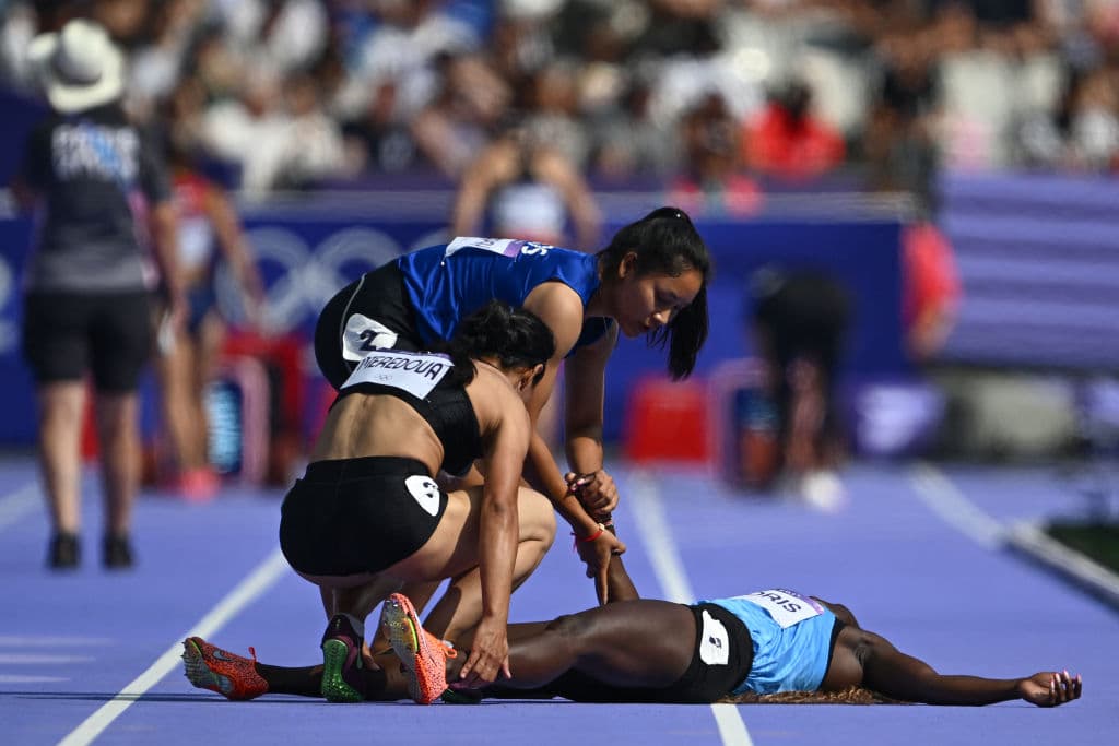 ¡Drama en atletismo! Corredora se lesiona y queda fuera de Paris 2024