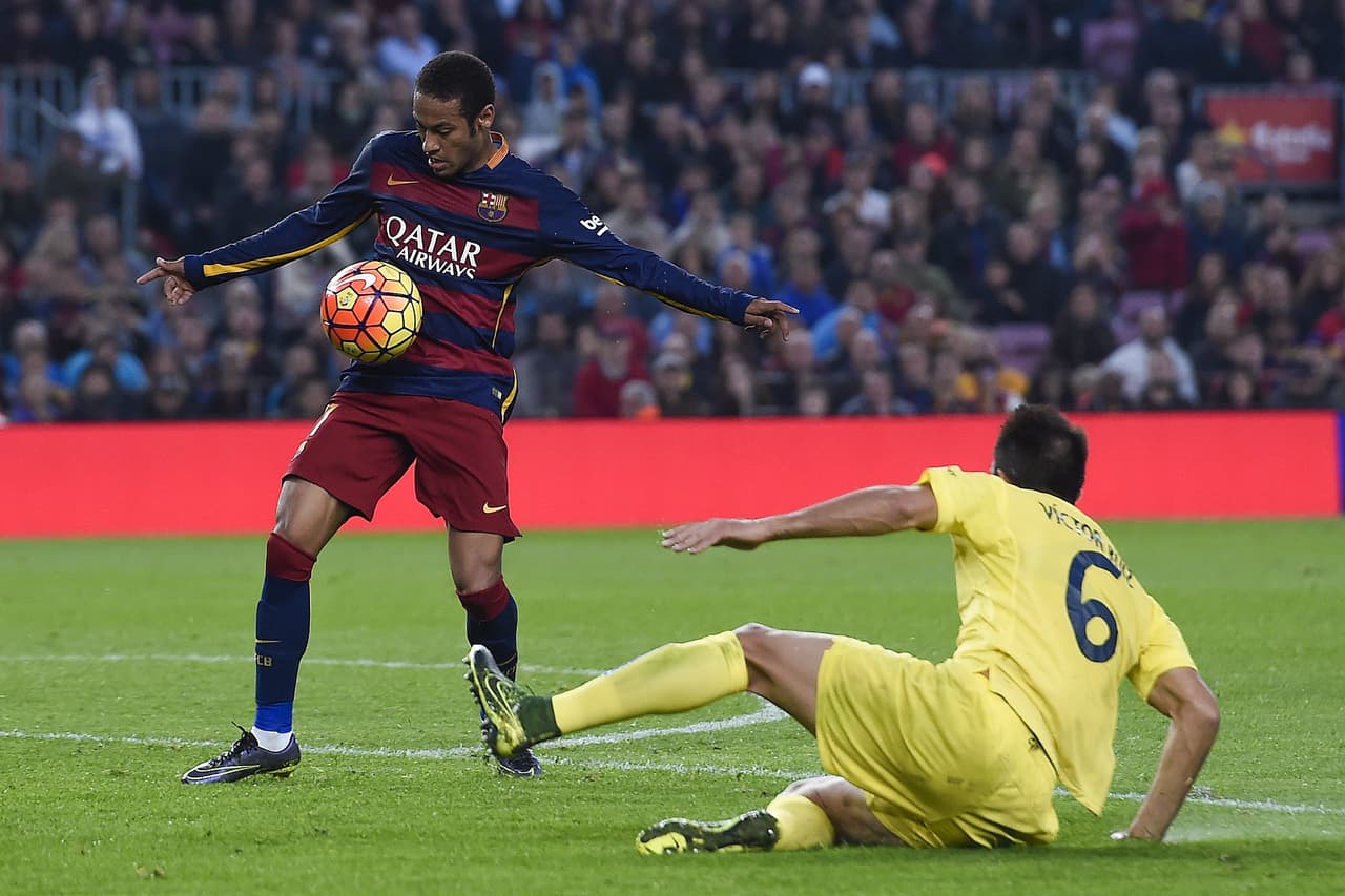 Neymar se robaría la noche con el tercer gol, el brasileño haría un 'sombrerito' dentro del área para definir de volea y media vuelta.