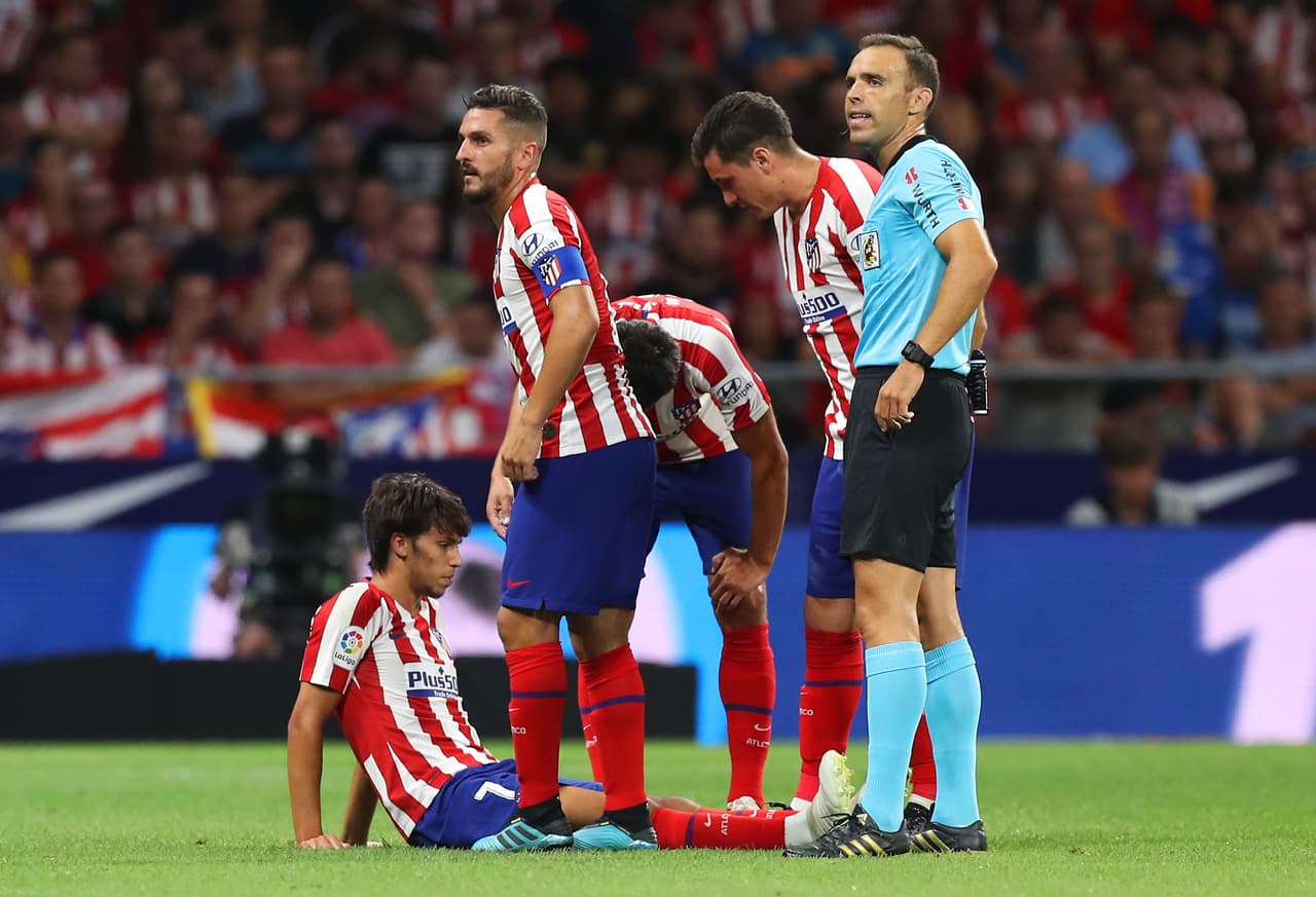 Las alarmas fueron encedidas cuando Joao Félix fue derribado.