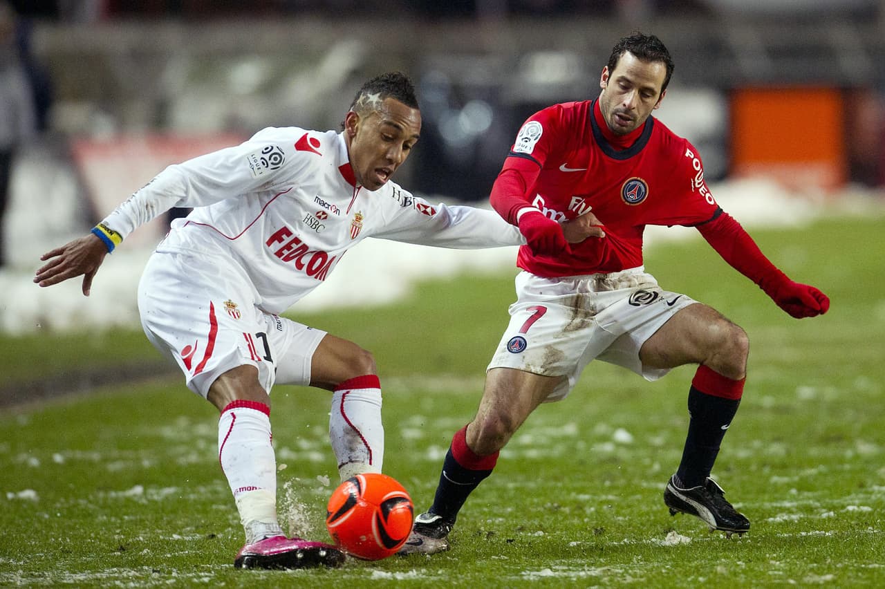 De la historia reciente, el gabonés Pierre-Emerick Aubameyang estuvo a préstamo en el Principado desde el Milan en la temporada 2010/2011. Luego pasó al Saint-Etienne y al Borussia Dortmund, donde actualmente la rompe.
