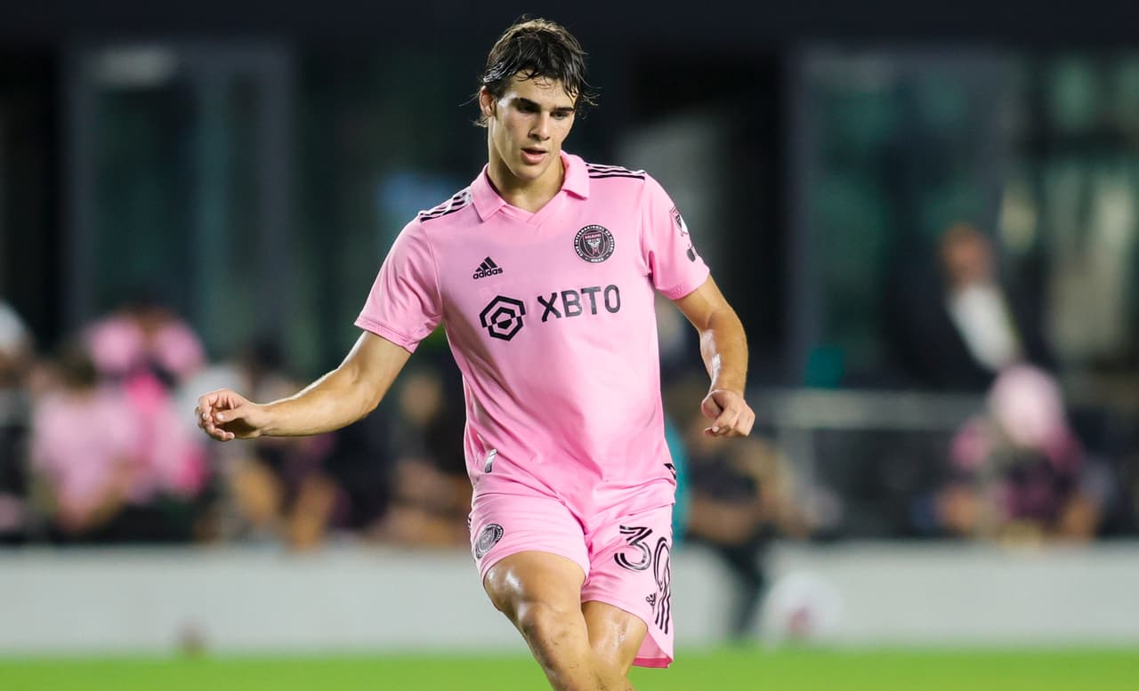 <b>BENJAMIN CREMASCHI - Mediocampista</b>
<br>El volante fue convocado por Javier Mascherano para integrar los entrenamientos de la selección Sub-20 de Argentina el año pasado. Nació en Estados Unidos, pero sus padres son argentinos. El canterano es un mediocampista 'de área a área' quien ya ha llamado la atención de equipos de Europa.