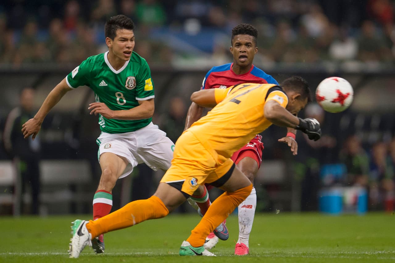 Calderón continuó haciendo salvadas típicas del guardameta alemán Manuel Neuer.