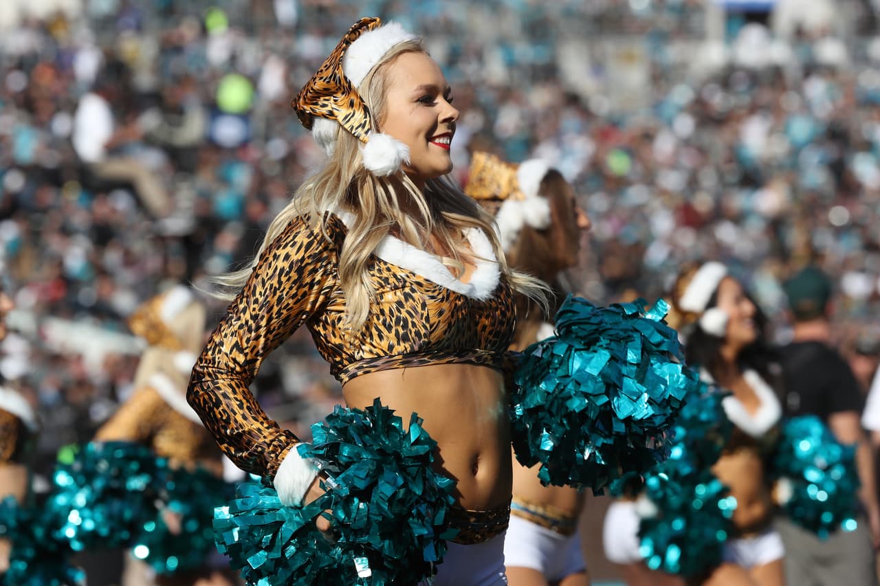 En esta Navidad disfruta con las mejores imágenes de las porristas de la NFL que se vistieron de gala para la Semana 16. ¡Felices fiestas!