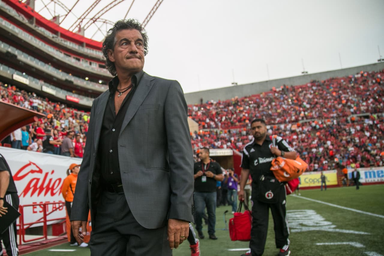 Rubén Omar Romano es otro entrenador que suena para dirigir a las Águilas, el argentino ya estuvo ligado a la institución. El problema será hacer olvidar su primera etapa cuando renunció luego de llevar al América al fracaso en Liga y Libertadores.