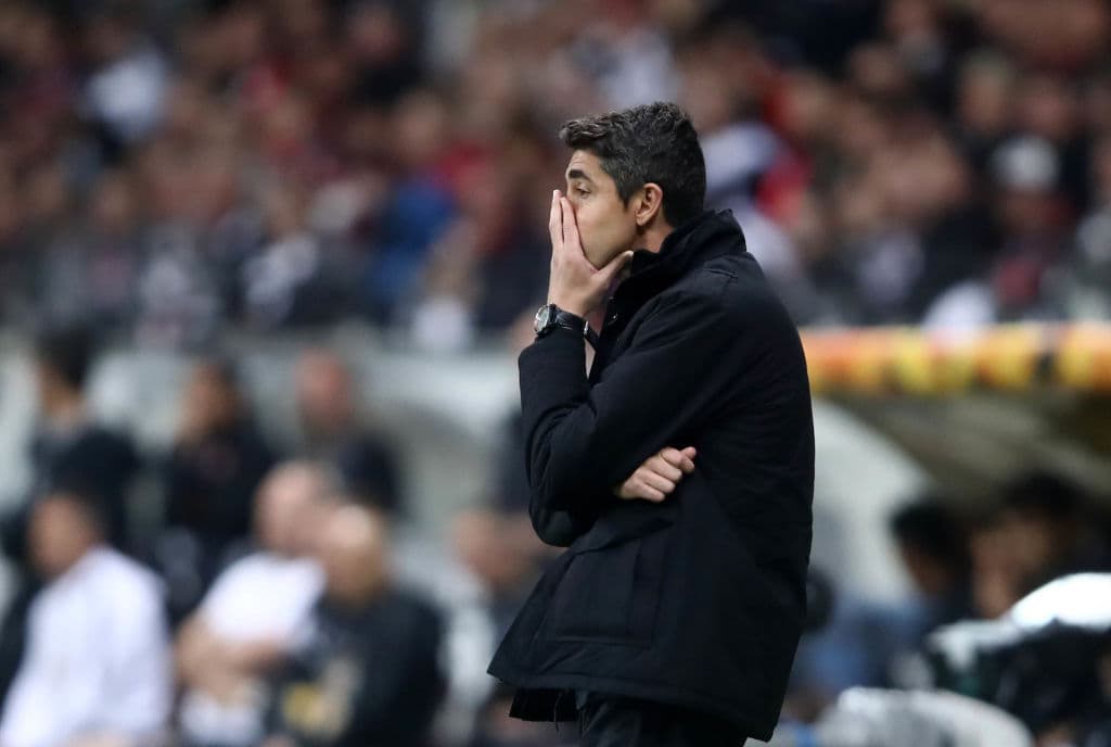 La expresión de Bruno Lage, director técnico del Benfica, lo decía tdodo cuando llegó el segundo gol de su rival, pues sabía que de no anotar, la suerte estaba echada.