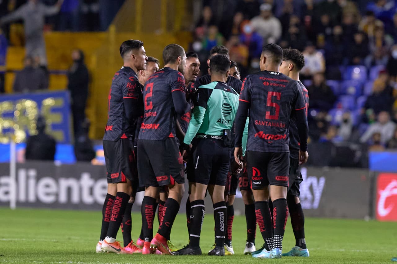Tigres de la UANL se presentó en su estadio para recibir a los rojinegros del Atlas para su fecha de la Copa por México y consiguió la victoria por la solitaria anotación de Jesús Angulo con lo que los locales se quedaron con la victoria en 'El volcán'.