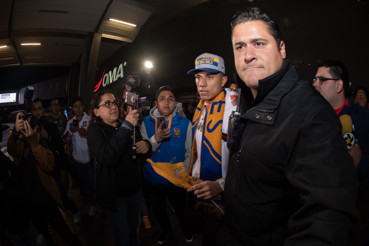 Salcedo, sorprendido por la cantidad de personas que lo recibieron, reconoció los asuntos personales como su motivación para regresar a México, donde espera volver a brillar.