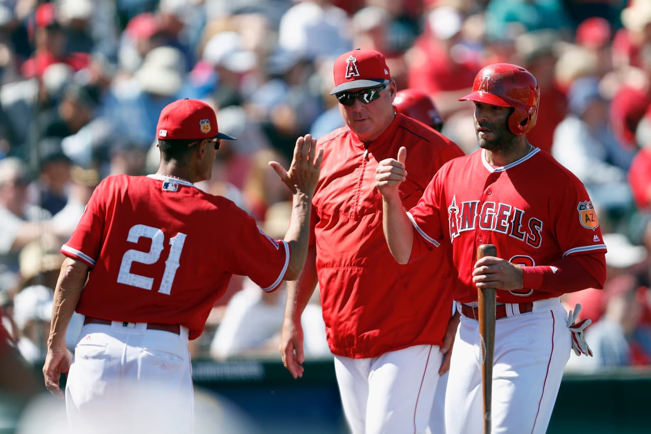 LAA 7 - 6 OAK: Danny Espinosa definió el juego al conectar un cuadrangular de 3 carreras en la novena entrada.