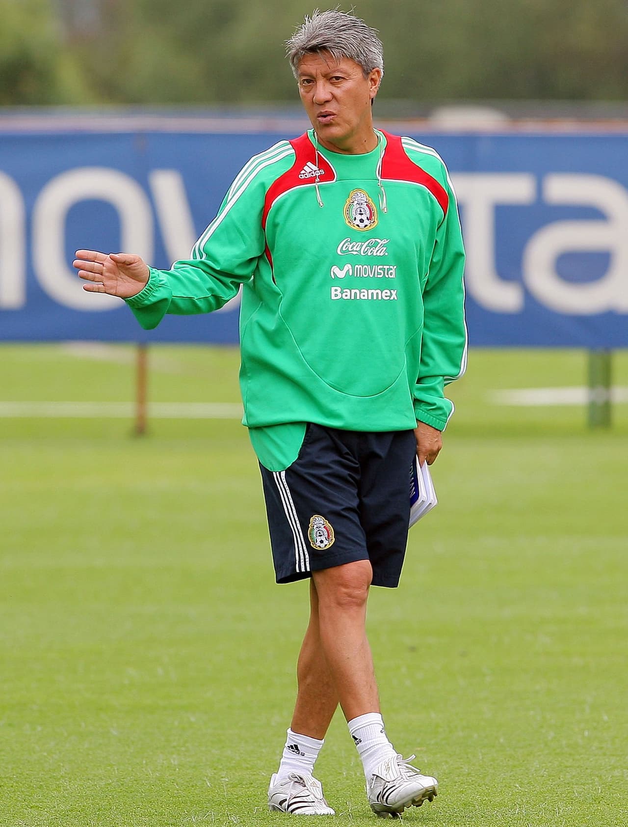 'Chucho' Ramíerez llevó al 'Tri' a eliminar a Belice por un 9-0 global y ganó cuatro de los cinco partidos que dirigió pero su lugar al final fue tomado por el famoso sueco Sven-Göran Eriksson.