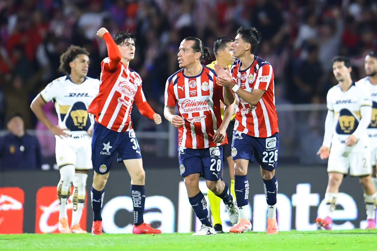 Armando volvió a ser clave en otro partido importante y guió la remontada de Chivas vs. Pumas en C.U. al anotar el gol del empate, su sexto del Apertura 2025. El Rebaño terminó ganando 1-2.