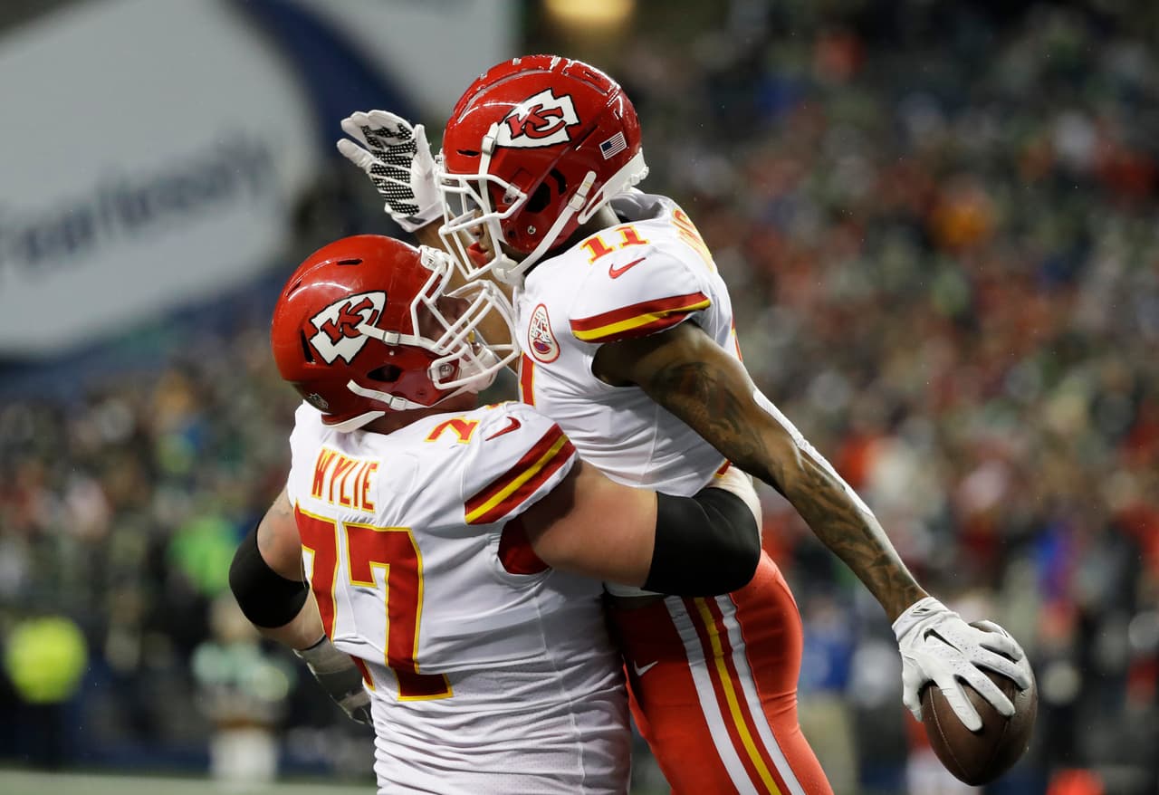 <b>Kansas City Chiefs (11-4)</b>. La buena noticia es que reciben en casa a los Raiders el domingo. La mala es que, si pierden y ganan los Chargers, del número 1 pueden pasar a jugar comodines.