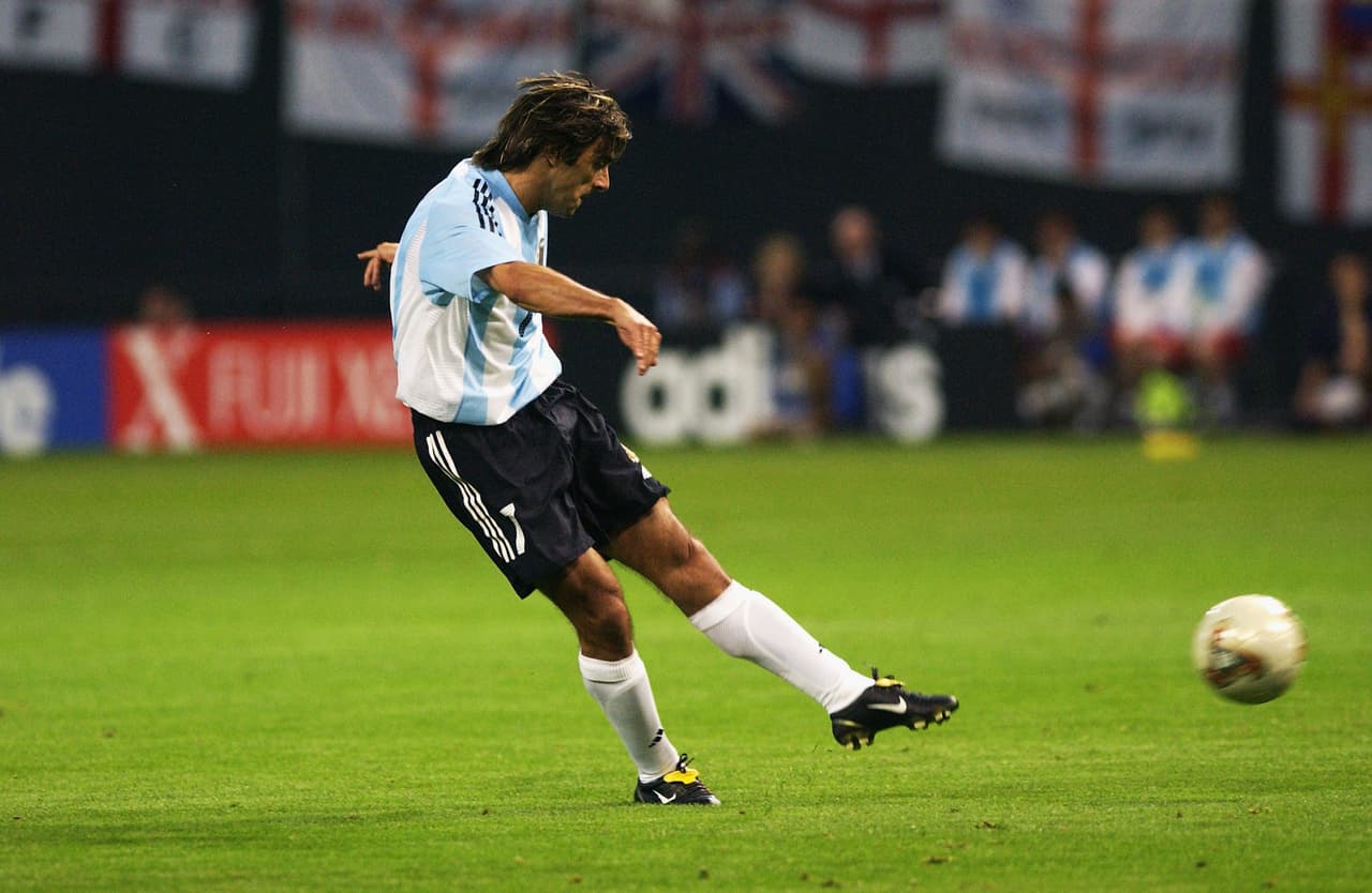 'El Piojo' fue dos veces mundialista con Argentina, marcando un gol en 1998 y siendo socio de Gabriel Omar Batistuta. Jugó 55 partidos con su selección y marcó diez tantos.