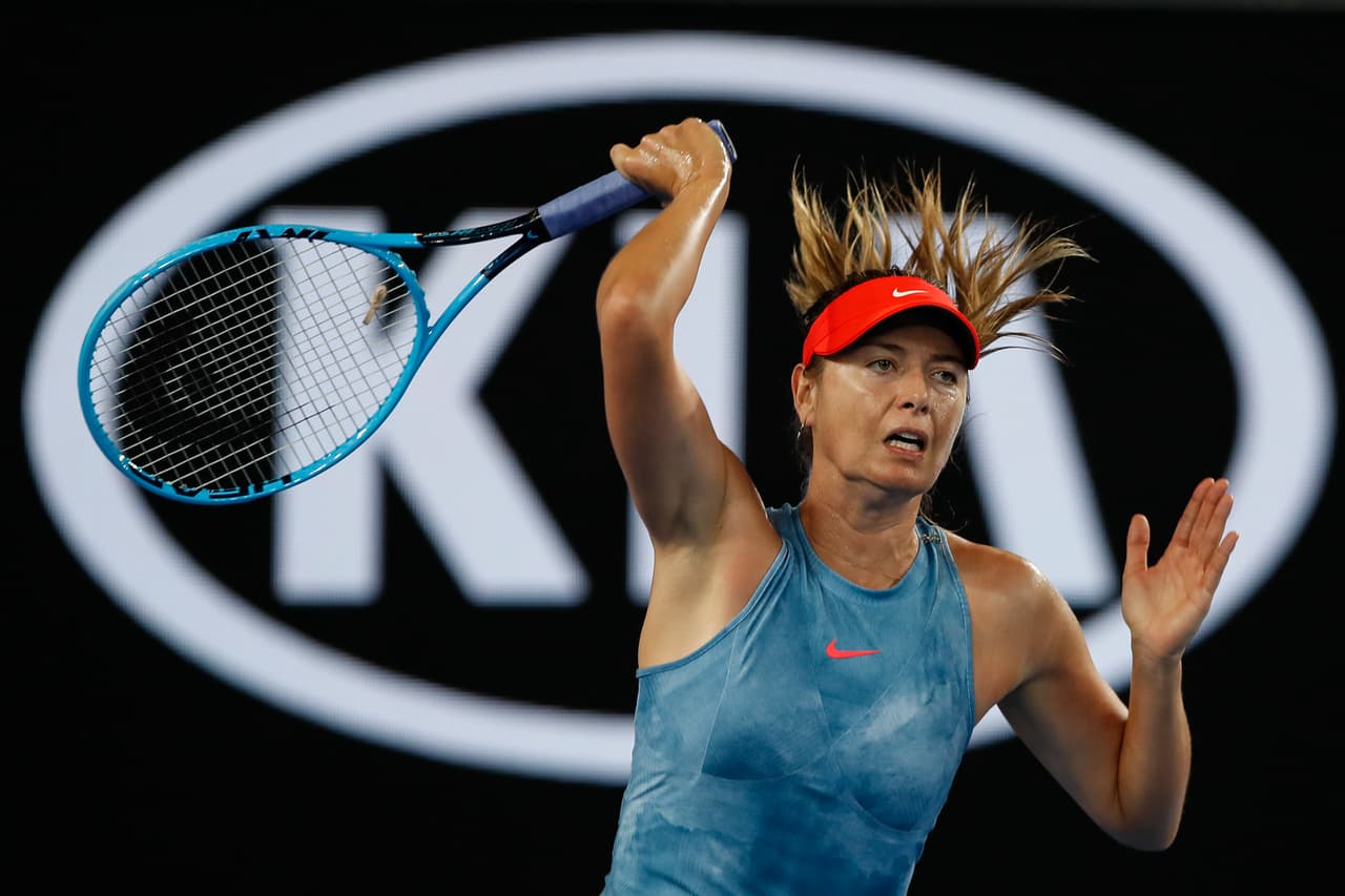 La rusa María Sharapova pasó a tercera ronda del Abierto de Australia y chocará contra la danesa Caroline Wozniacke, otra exnúmero uno. Así, tras 14 años de carrera sigue vigente su talento y belleza.