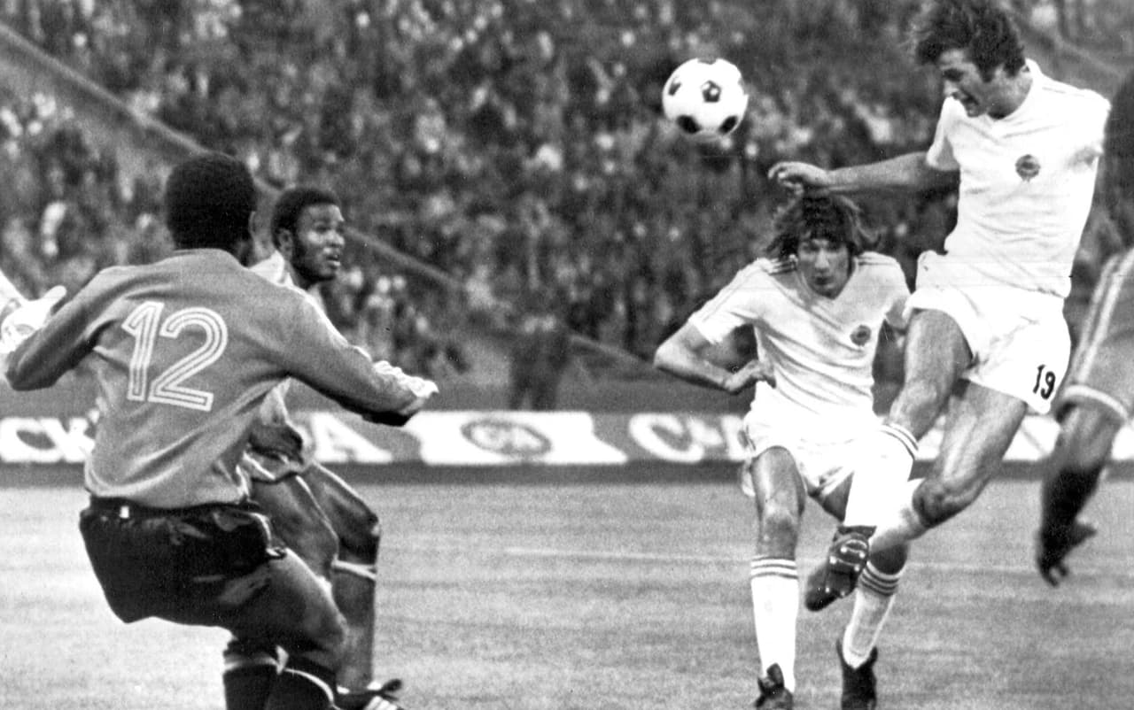 <h3 class="cms-H3-H3">2. Alemania 1974: Yugoslavia 9 - República Democrática del Congo 0</h3>
<br>
<br>En la Copa del Mundo de Alemania de 1974, el equipo que representaba a la hoy desaparecida Yugoslavia se impuso por un aplastante por 9 goles a 0 al equipo de la República Democrática del Congo, que entonces se llamaba Zaire.
<br>