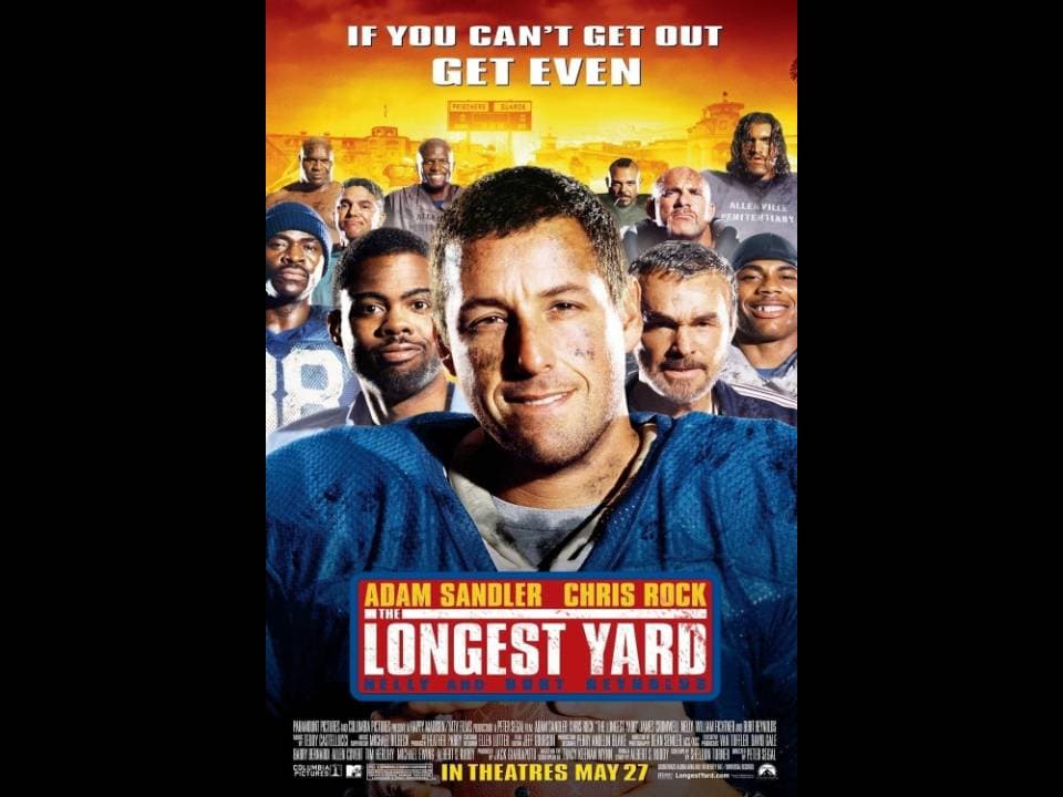 The Longest Yard. Es un remake que protagonizó Burt Reynolds en 1974. Adam Sandler y Chris Rock hacen una excelente mancuerna en esta comedia que deriva en una lección de compañerismo.