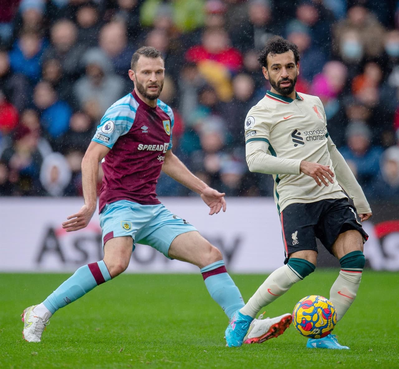 Liverpool se impone por la mínima ante Burnley con anotación de Fabinho Tavares al minuto 40' del encuentro y, con este triunfo, se pone a un punto del Manchester City por el liderato de la Premier League.