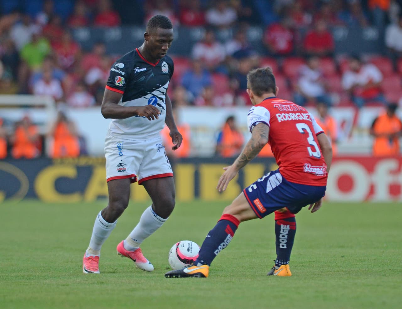 El peruano Luis Advíncula volvió a estar en la titular del equipo poblano.