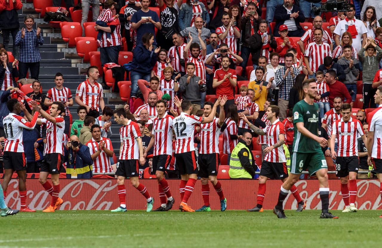 Con este 2-0, Athletic Bilbao se reconcilió un tanto con su afición después de un curso decepcionante y ya sin objetivos, y el Betis perdió un invicto de ocho partidos.
