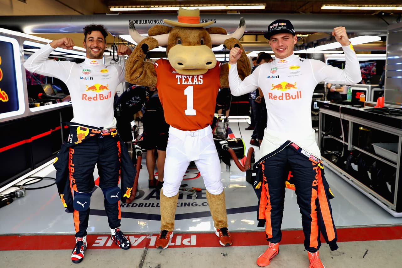 El equipo Redbull recibió la visita de la mascota de los Texas Longhorns, equipo de fútbol americano universitario.
