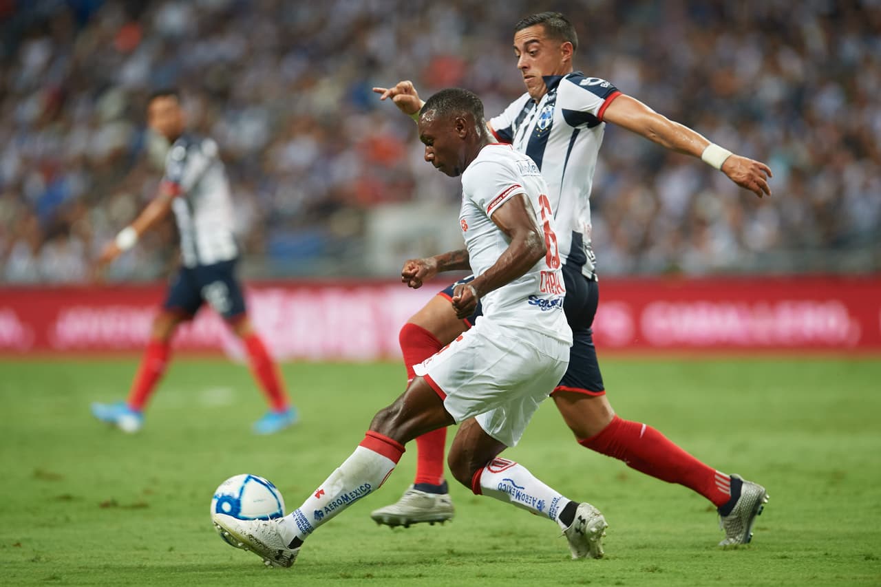 Durante los primeros 15 minutos ninguno de los dos equipos encontraba su mejor desempeño.