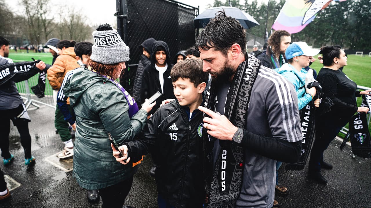 Fue el primer contacto del equipo de Seattle con su público en 2023.